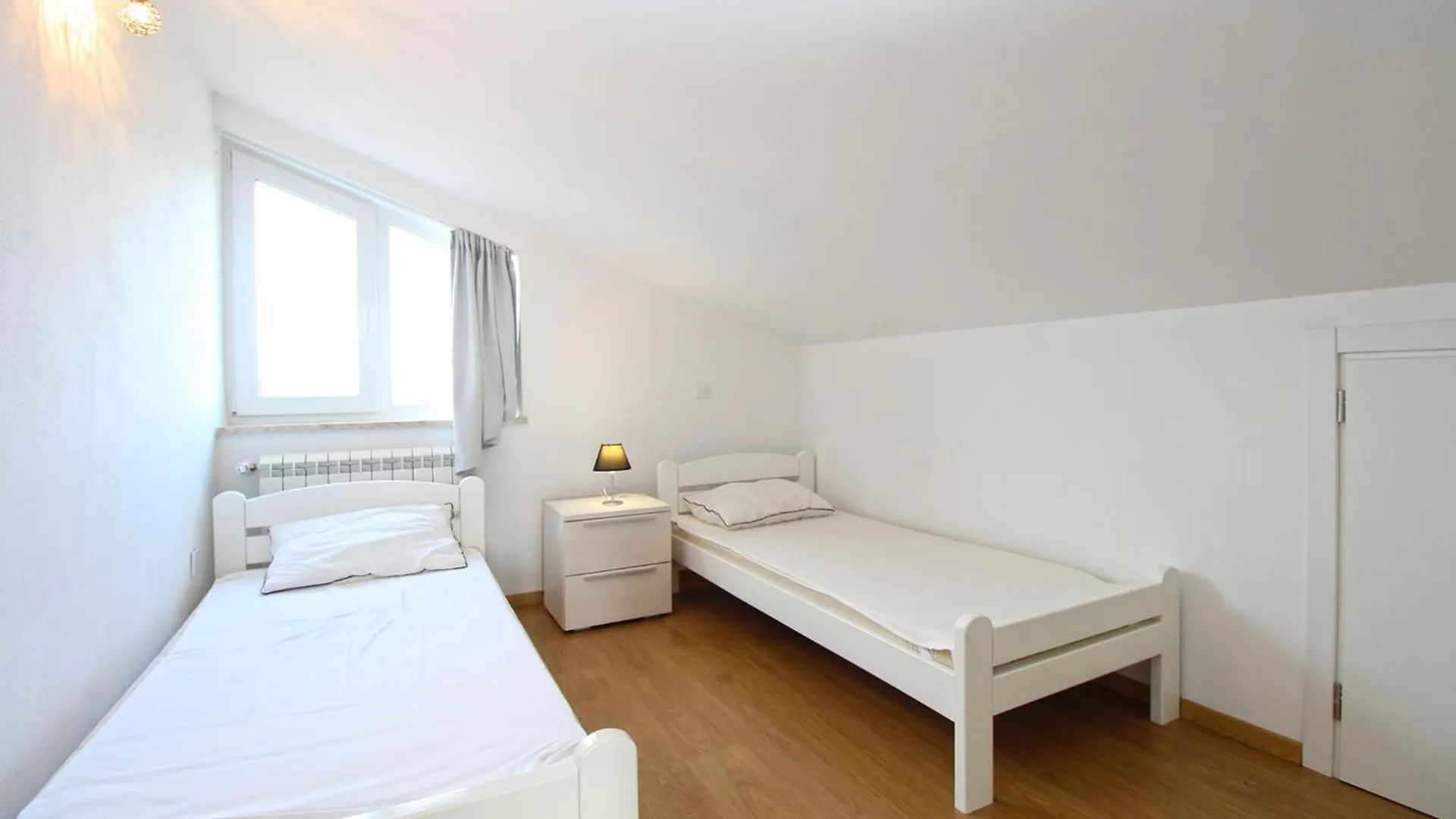 Apartments Tamara 2397 Fažana