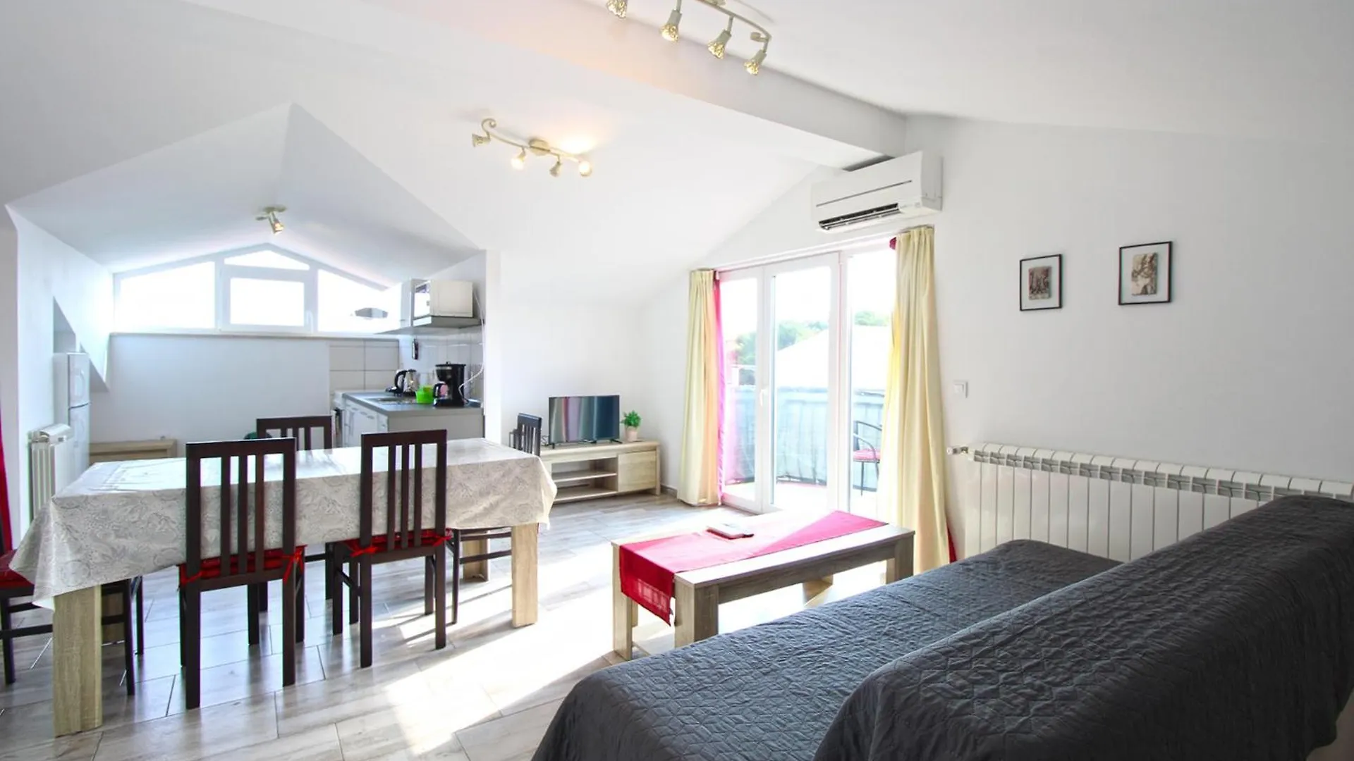 Apartments Tamara 2397 Fažana